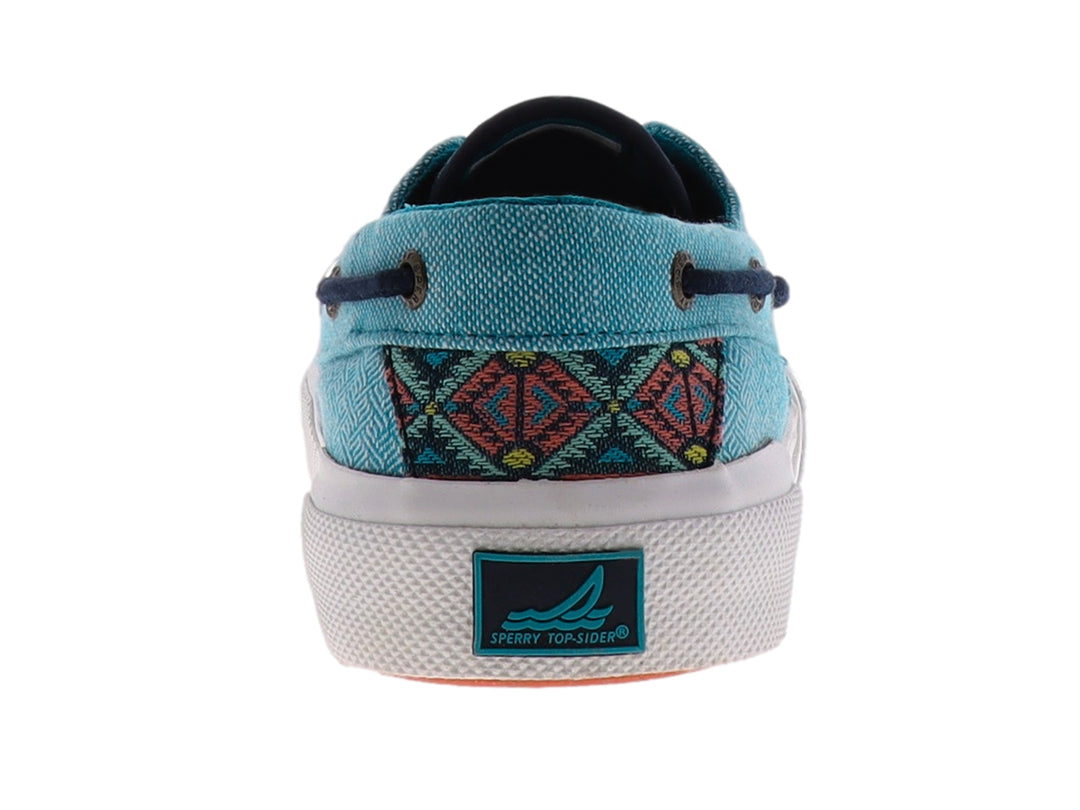 Zapato casual Sperry Soletide en color azul con textura, cordones oscuros y suela blanca.