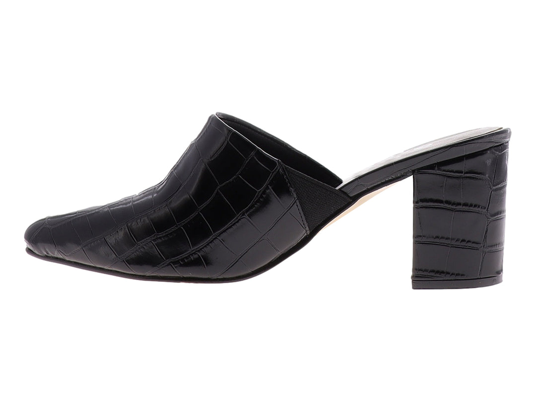 Zapato mule negro con tacón cuadrado y textura de piel de cocodrilo.