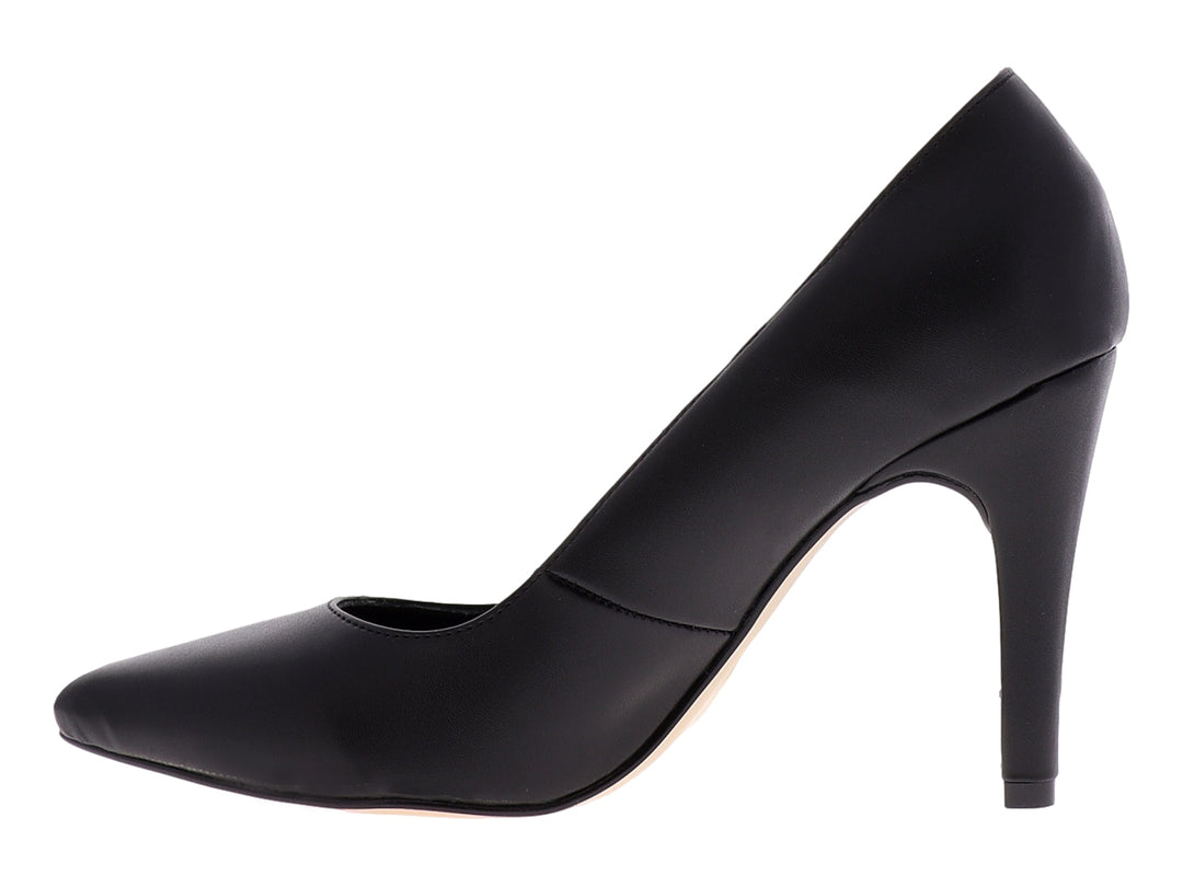 Zapato de tacón alto color negro con un pequeño detalle dorado en la parte posterior.