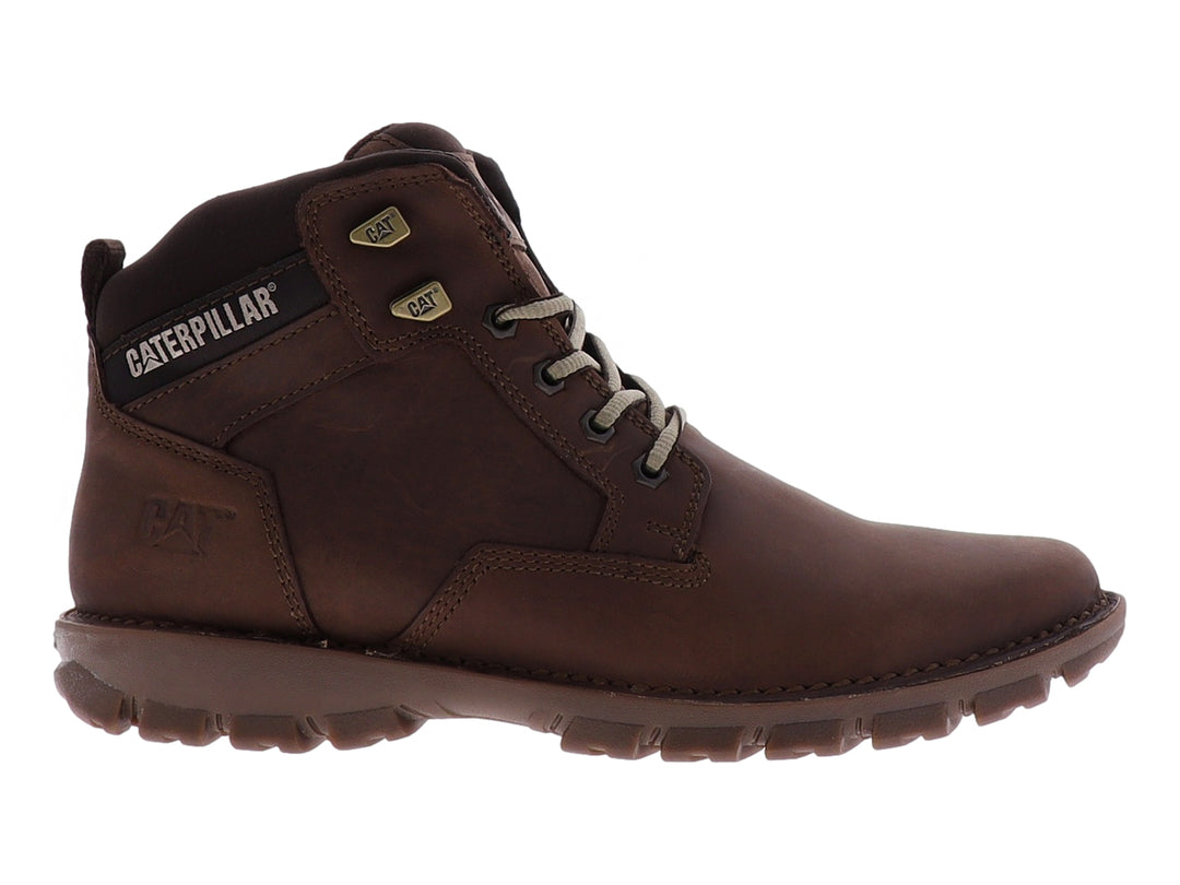Bota Caterpillar de cuero nubuck color marrón oscuro con cordones y suela robusta.