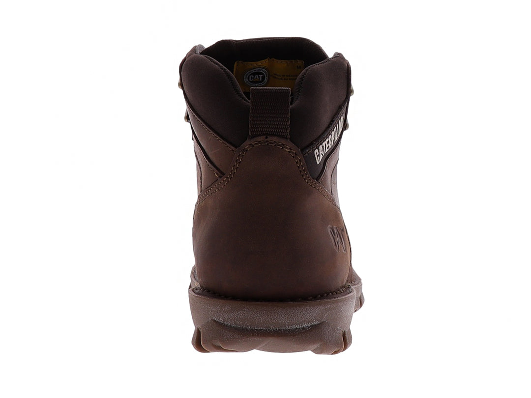 Bota Caterpillar de cuero nubuck color marrón oscuro con cordones y suela robusta.