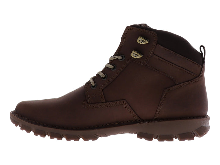 Bota Caterpillar de cuero nubuck color marrón oscuro con cordones y suela robusta.
