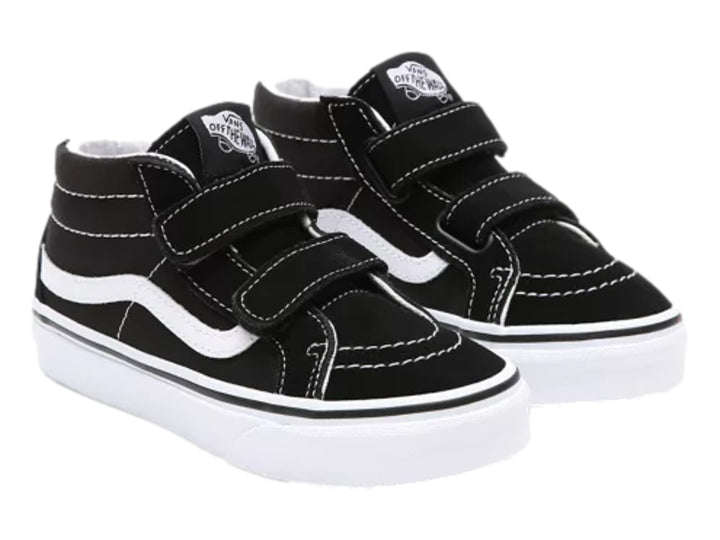 Tenis VANS Sk8-Mid Reissue en color negro con suela y franja lateral blanca, cierre de velcro para niños.