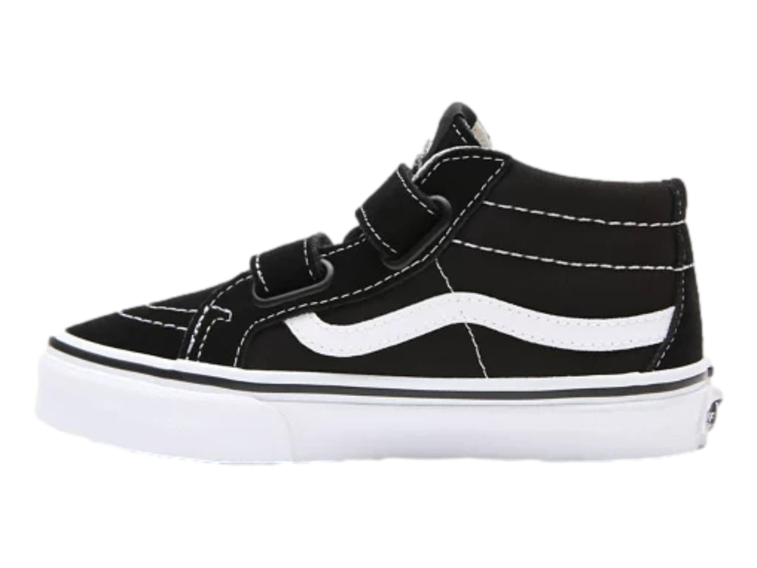 Tenis VANS Sk8-Mid Reissue en color negro con suela y franja lateral blanca, cierre de velcro para niños.