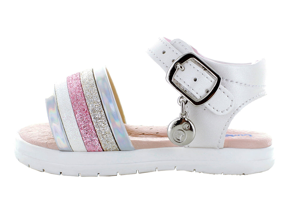 Sandalias blancas para niña con tiras brillantes en rosa y plata y cierre de hebilla.