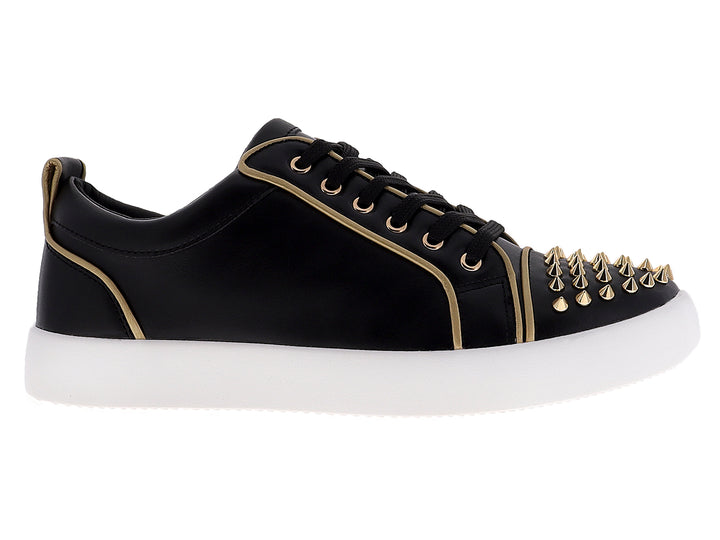 Tenis negros para hombre con tachuelas doradas en la punta y suela blanca.