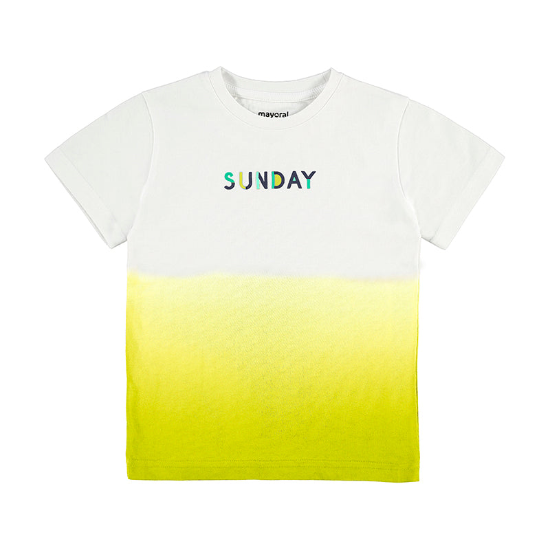Camiseta para Niño de color blanco con degradado a amarillo limón y la palabra SUNDAY en el pecho.