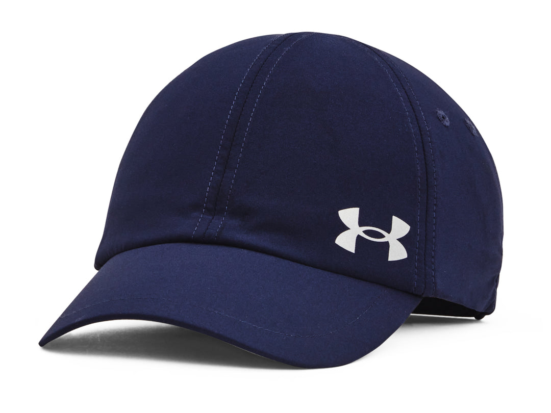 Gorra deportiva Under Armour en color azul marino con logotipo blanco frontal y visera curva.