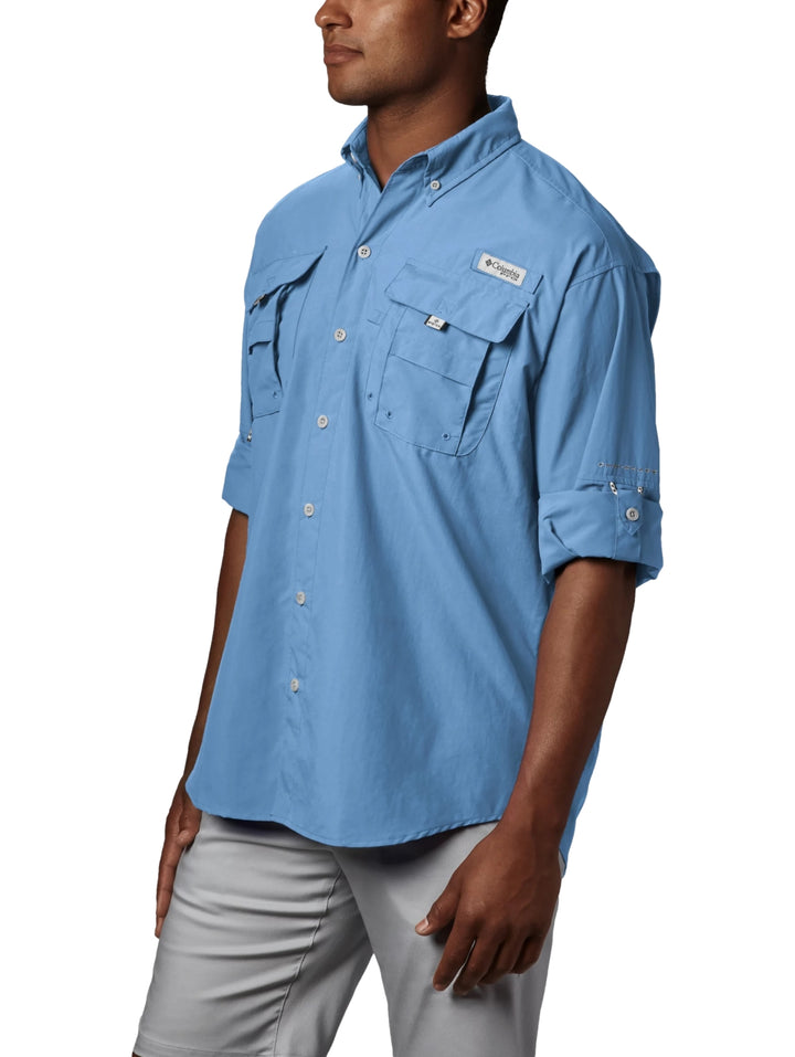 Camisa Columbia Bahama II de manga larga en color azul claro con bolsillos frontales.