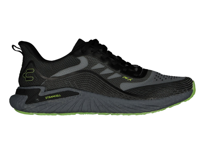 Tenis deportivos Charly color negro con detalles en verde lima y suela texturizada.