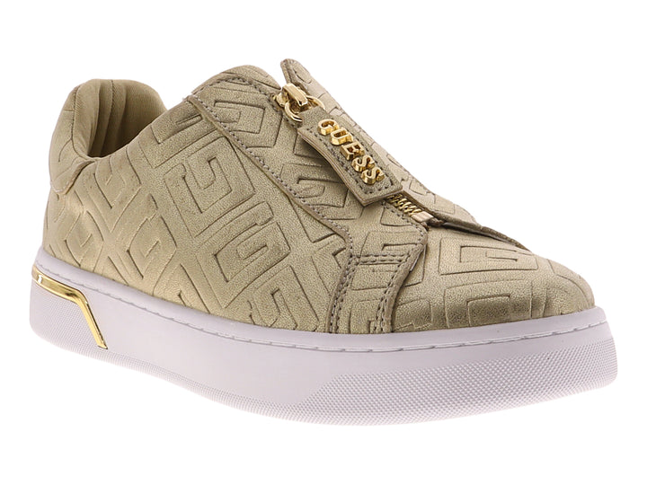 Tenis dorados de la marca GUESS con suela blanca de plataforma y cierre frontal decorativo.