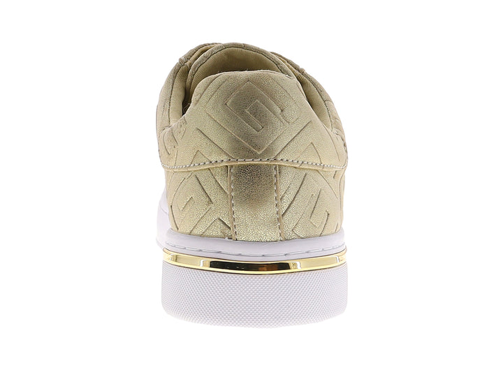 Tenis dorados de la marca GUESS con suela blanca de plataforma y cierre frontal decorativo.