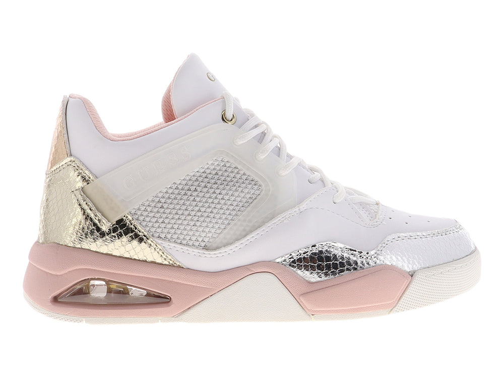 Tenis Guess blancos con detalles plateados brillantes y suela en tono rosa pálido.
