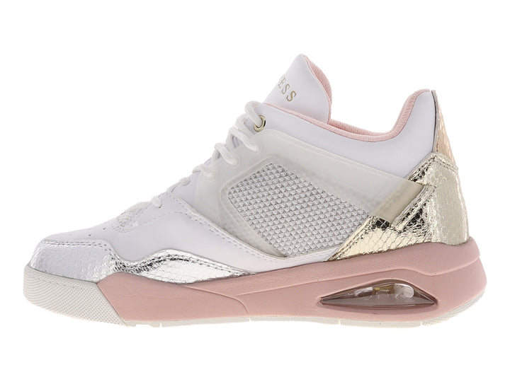 Tenis Guess blancos con detalles plateados brillantes y suela en tono rosa pálido.