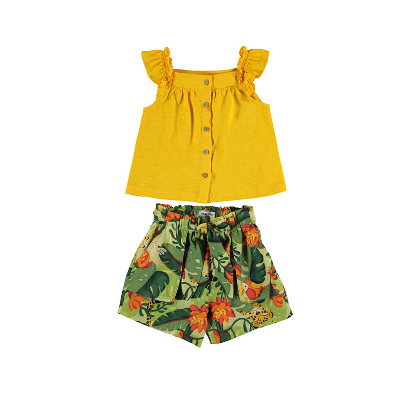 Conjunto para niña Mayoral con top amarillo sin mangas y short verde con estampado floral tropical.