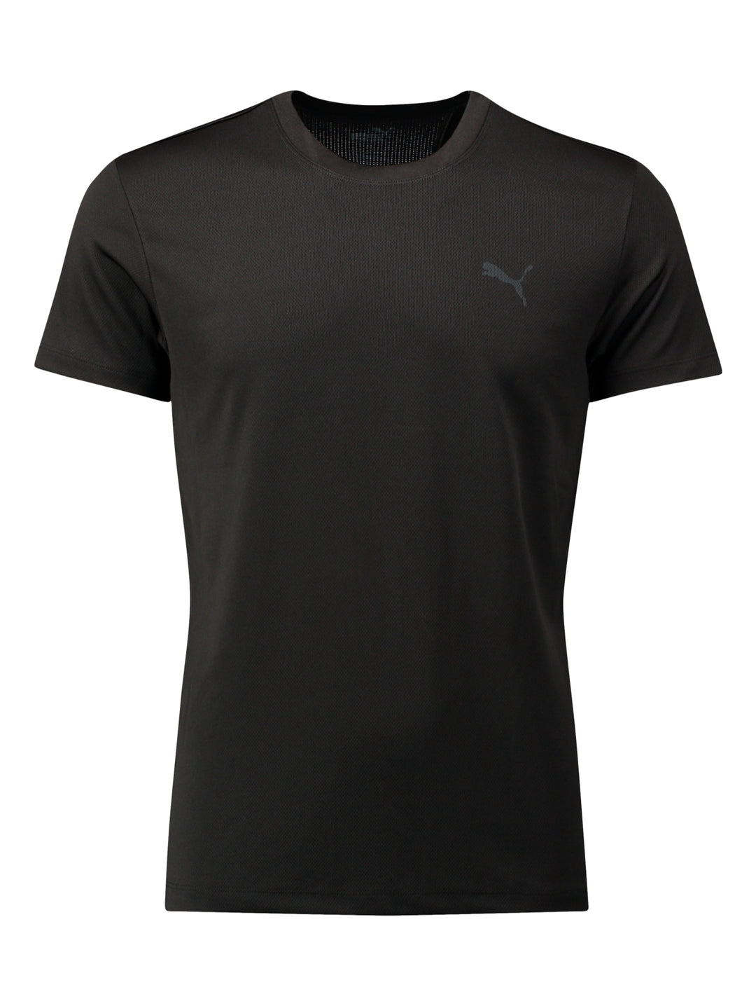 Hombre vistiendo una camiseta negra de manga corta marca PUMA con cuello redondo.