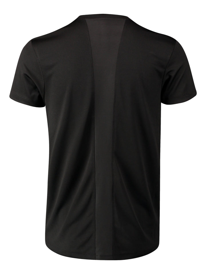 Hombre vistiendo una camiseta negra de manga corta marca PUMA con cuello redondo.