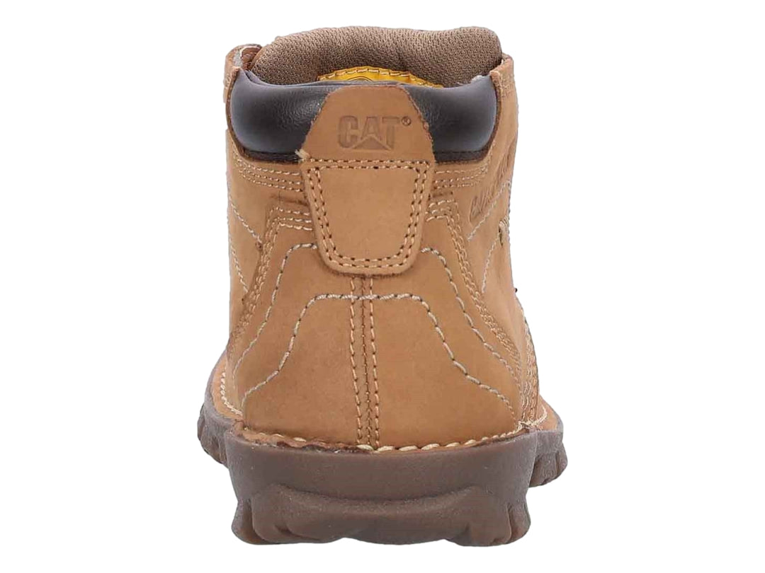 Bota de cuero color chestnut con suela marrón oscuro y cordones, marca Caterpillar.