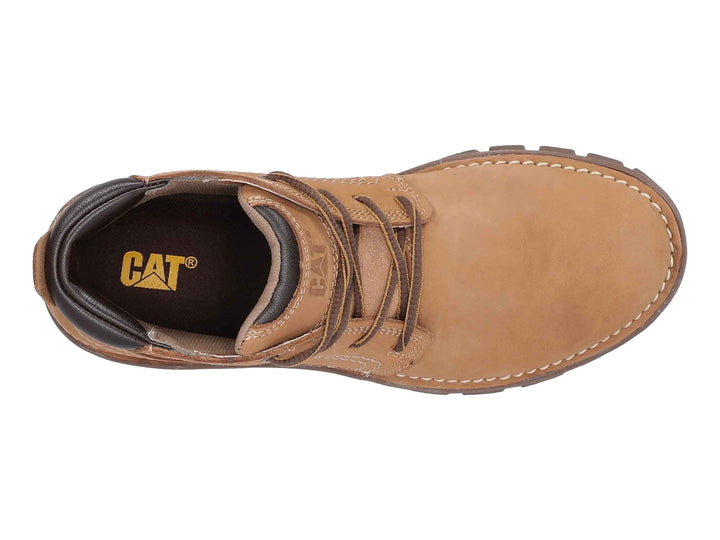 Bota de cuero color chestnut con suela marrón oscuro y cordones, marca Caterpillar.