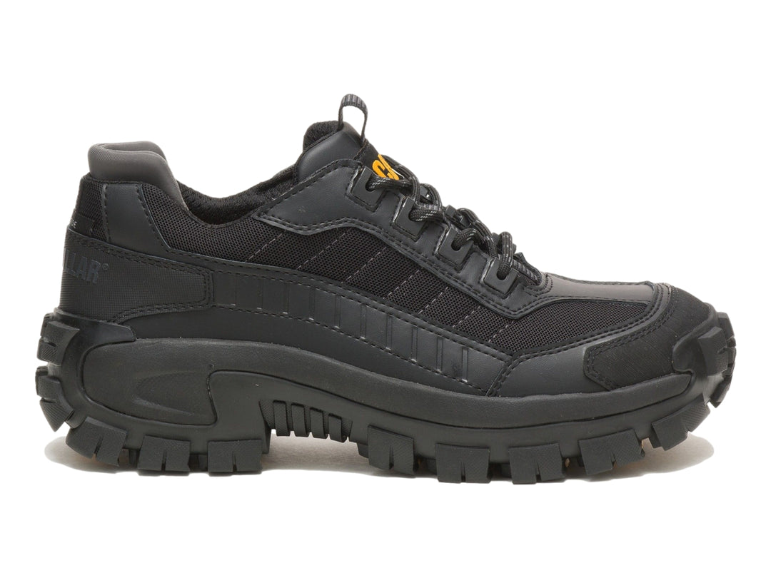 Zapato deportivo Caterpillar color negro con suela gruesa y robusta.
