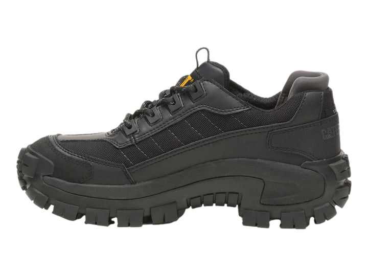 Zapato deportivo Caterpillar color negro con suela gruesa y robusta.