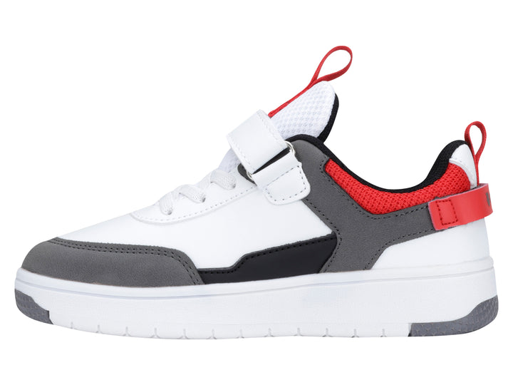 Tenis deportivos K-Swiss para niño en colores blanco y gris con detalles en rojo y cierre de velcro.
