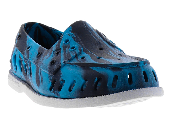 Zapato estilo clog Sperry azul marmoleado con suela blanca y perforaciones laterales.