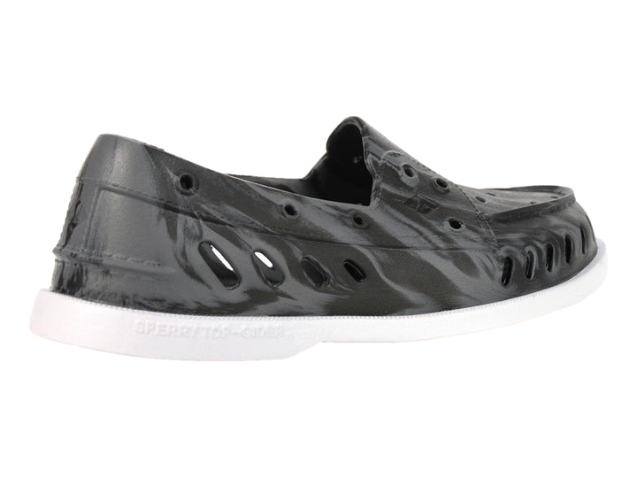 Zapato slip-on Sperry color negro marmoleado con suela blanca y perforaciones laterales.