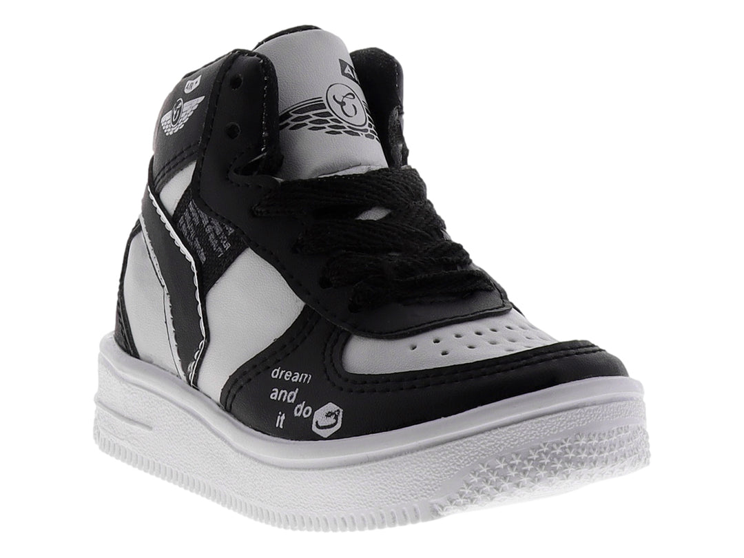Tenis tipo bota para niño en colores negro y blanco con suela blanca y cordones negros.