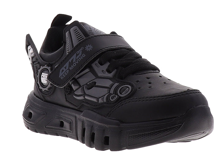 Zapato deportivo infantil color negro con diseño robótico lateral y cierre de correa y agujetas.