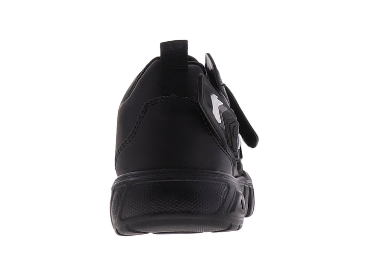 Zapato deportivo infantil color negro con diseño robótico lateral y cierre de correa y agujetas.