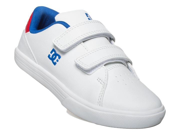 Tenis blancos para niño DC Shoes con cierres de velcro y detalles en azul y rojo.