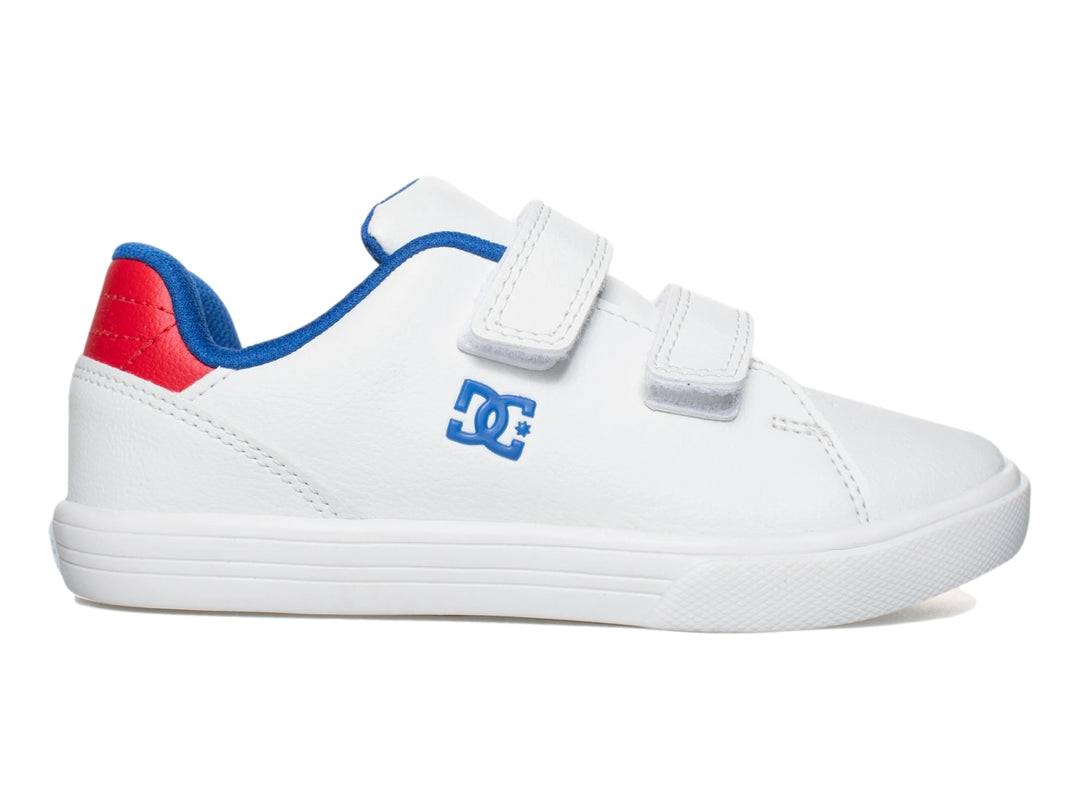 Tenis blancos para niño DC Shoes con cierres de velcro y detalles en azul y rojo.
