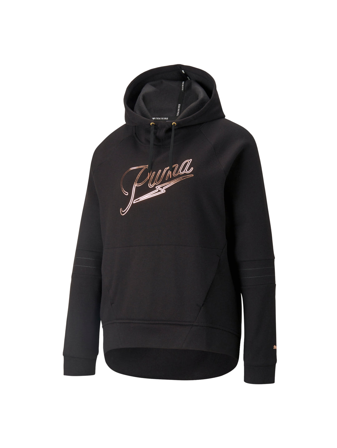 Mujer vistiendo sudadera Puma color negro con capucha y logotipo dorado en el pecho.