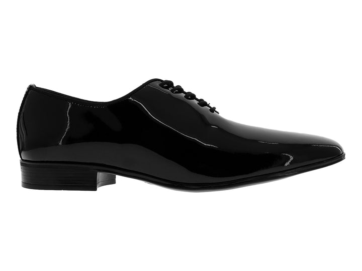 Zapato formal de hombre en piel de charol color negro con cordones.