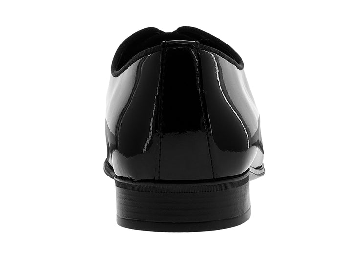 Zapato formal de hombre en piel de charol color negro con cordones.