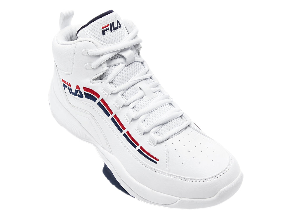 Tenis de baloncesto FILA color blanco con detalles en azul marino y rojo, corte alto.
