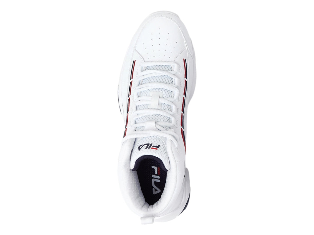 Tenis de baloncesto FILA color blanco con detalles en azul marino y rojo, corte alto.