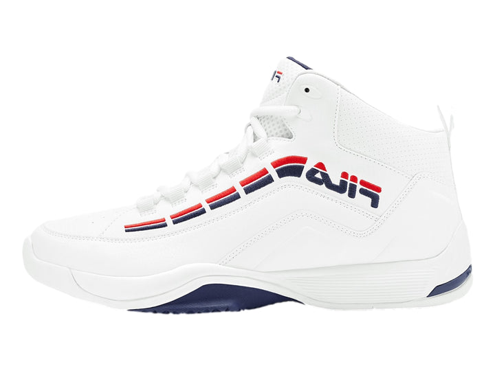 Tenis de baloncesto FILA color blanco con detalles en azul marino y rojo, corte alto.