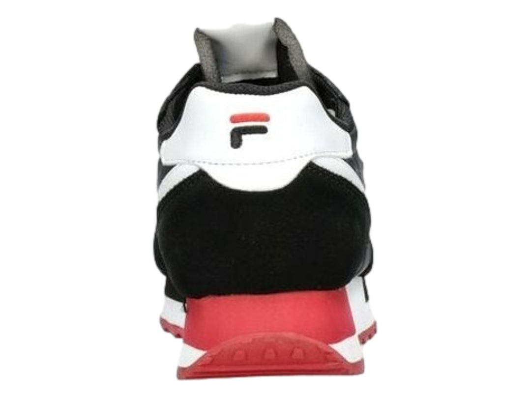 Tenis deportivos FILA en colores negro, blanco y rojo con suela dentada.