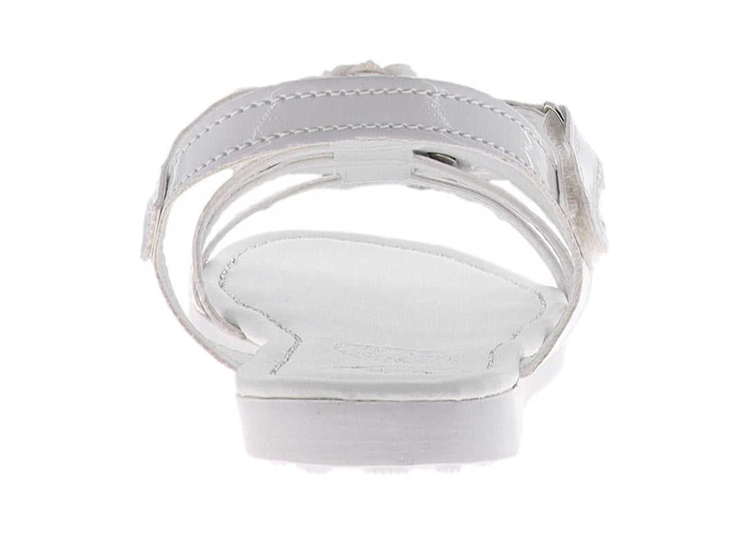 Sandalias blancas para niña con decoraciones florales y detalles brillantes en la parte superior.