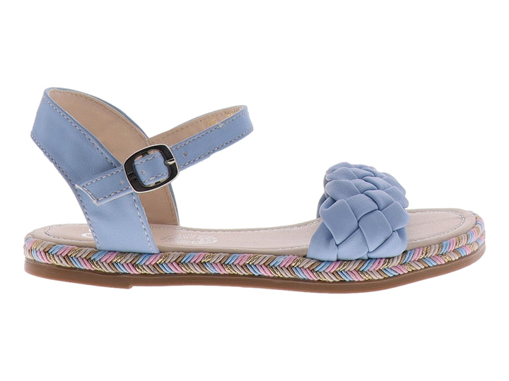 Sandalias color celeste para niña con correa trenzada y cierre de hebilla.