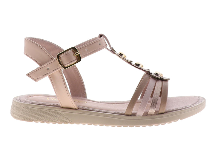 Sandalia para niña color beige con adornos de flores y correa con hebilla dorada.