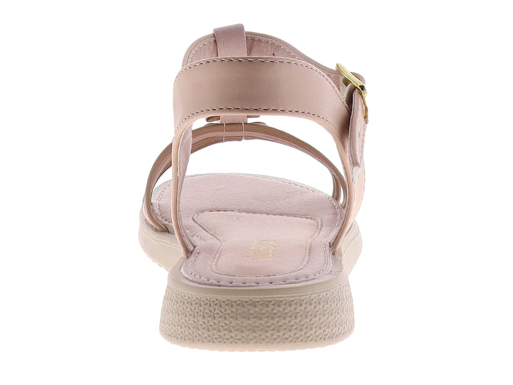 Sandalia para niña color beige con adornos de flores y correa con hebilla dorada.