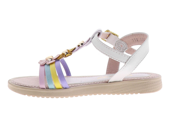 Sandalia blanca para niña con tiras multicolores y aplicaciones de flores decorativas.