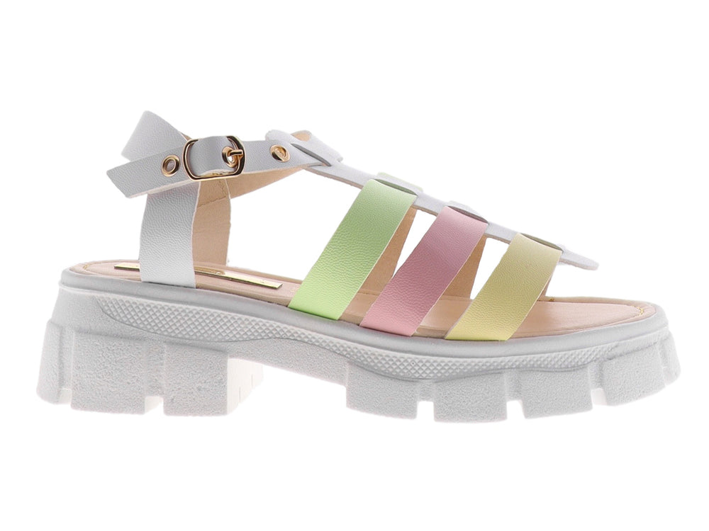 Sandalia blanca de plataforma con correas entrelazadas en colores pastel verde, rosa y amarillo.