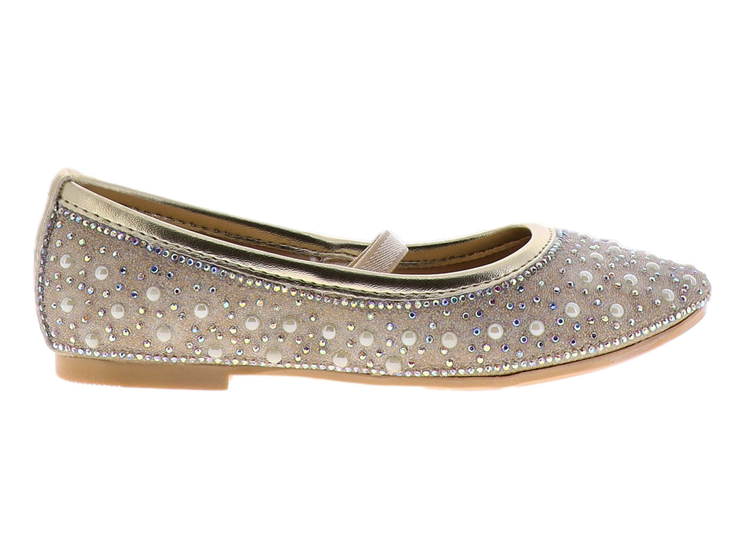 Zapato plano color oro inglés para niña con acabado brillante y detalles de pedrería.