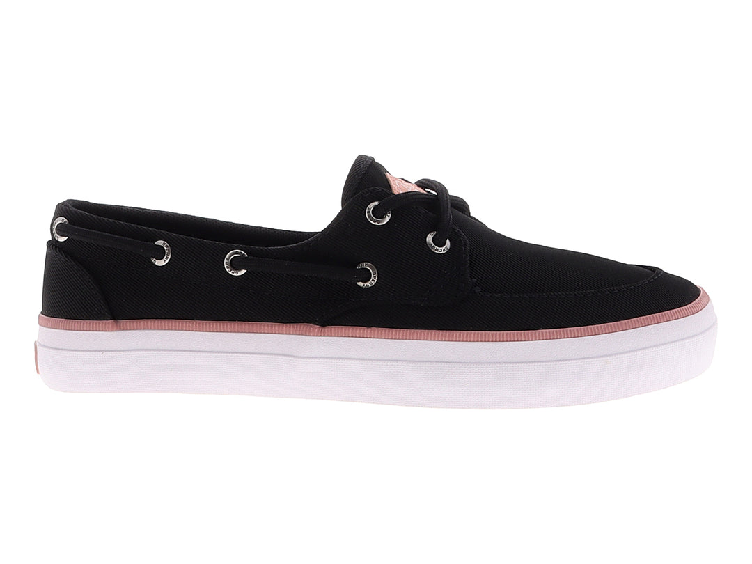 Zapato náutico Sperry de tela negra con franja rosa y suela blanca.