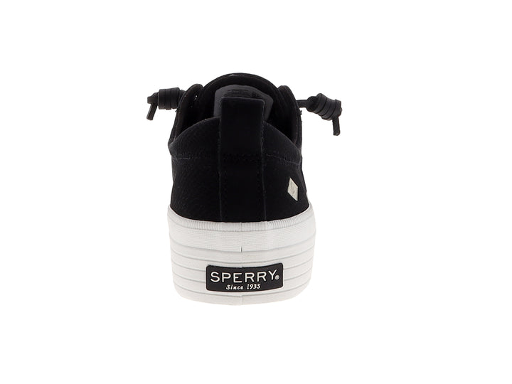 Tenis SPERRY negros con suela de plataforma blanca y cordones negros.