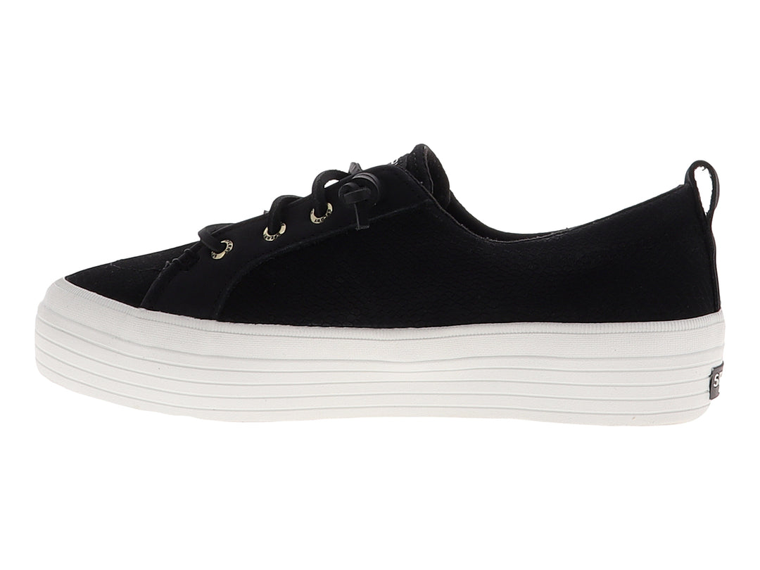 Tenis SPERRY negros con suela de plataforma blanca y cordones negros.